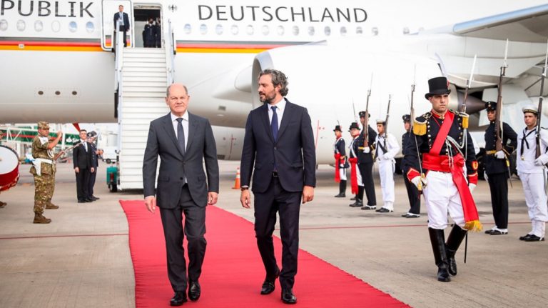 Llegó al país el Canciller de Alemania y fue recibido por su par Cafiero imagen-42