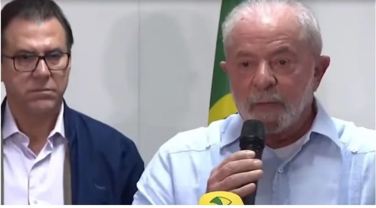 Lula calificó a los ataques como "actos antidemocráticos" y decretó la intervención de Brasilia imagen-23