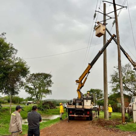 Energía de Misiones brindó soluciones tras el colapsó de la línea energética de San Javier por fuertes tormentas   imagen-8