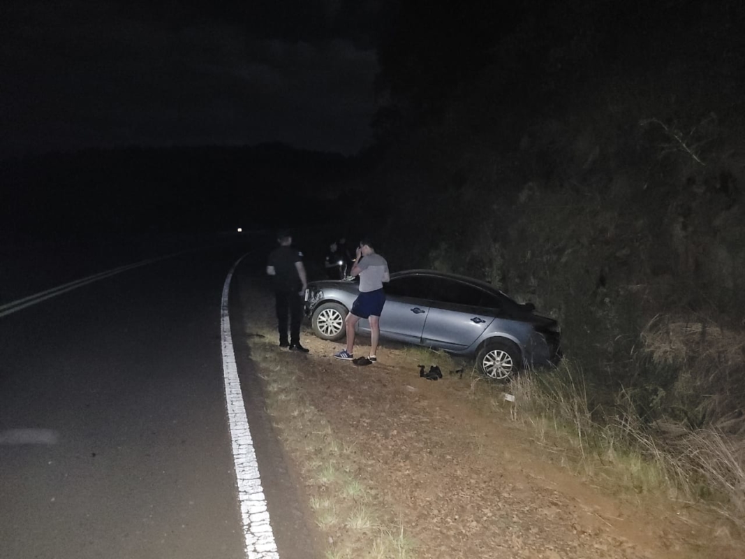 Una familia posadeña despistó con su auto, pero no hubo lesionados imagen-1