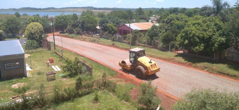 Mejoran la transitabilidad de calles terradas de Garupá con obras de perfilado, empedrado y el sistema ionizado imagen-18