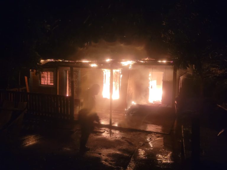 A la madrugada se incendió una vivienda, los dueños habían ido a una fiesta imagen-15