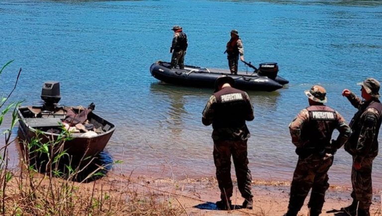 Desde muy temprano los buzos continuaron con la búsqueda de los 2 menores en el río Paraná imagen-50