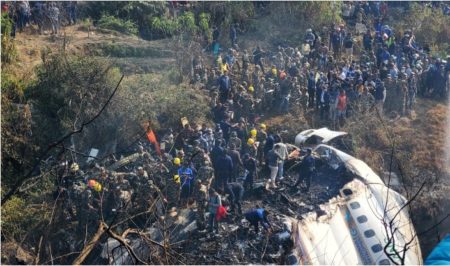 Tragedia en Nepal: el momento previo a la caída del avión en un video impactante imagen-4
