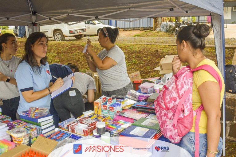 El Mercadito Solidario del P.A.S acercó soluciones a la chacra 132 de Posadas imagen-37