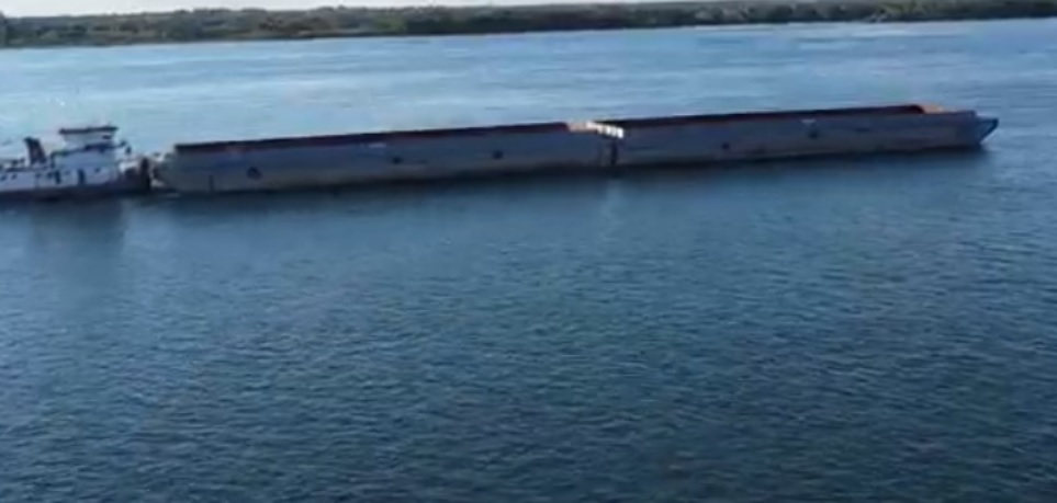 Llegaron al puerto de Posadas las barcazas que llevarán productos de Misiones a Montevideo para exportar imagen-1