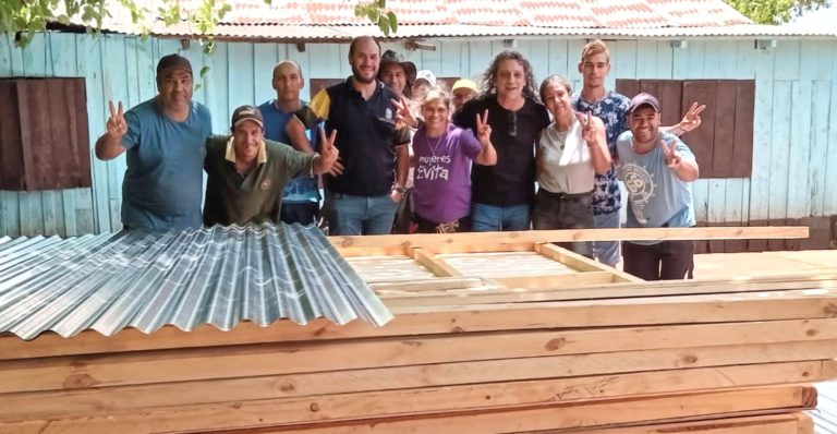 Bonpland: Trabajadoras del Movimiento Evita recibieron corte de casa y recuperarán carpintería destruida en un atentado imagen-41