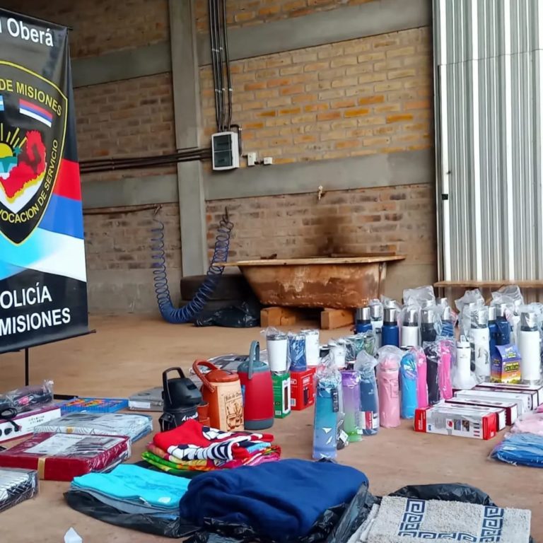 Persecución, allanamiento y millonaria mercadería de contrabando secuestrada en Oberá imagen-32