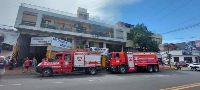 Principio de incendio en un comercio de avenida Uruguay de Posadas imagen-31