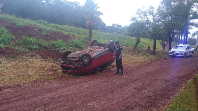 Despiste y vuelco vehicular en la ruta 14 imagen-30