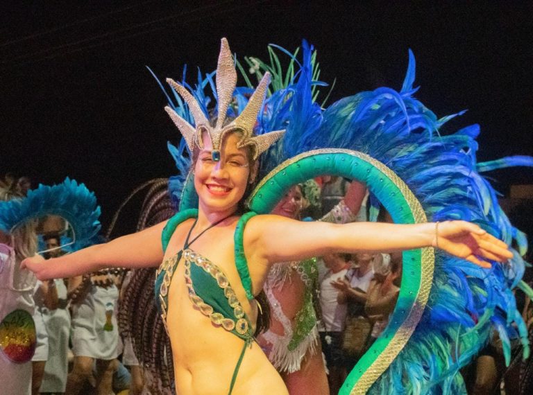 La fiebre de los Carnavales Posadeños llega a Itaembé Miní imagen-7