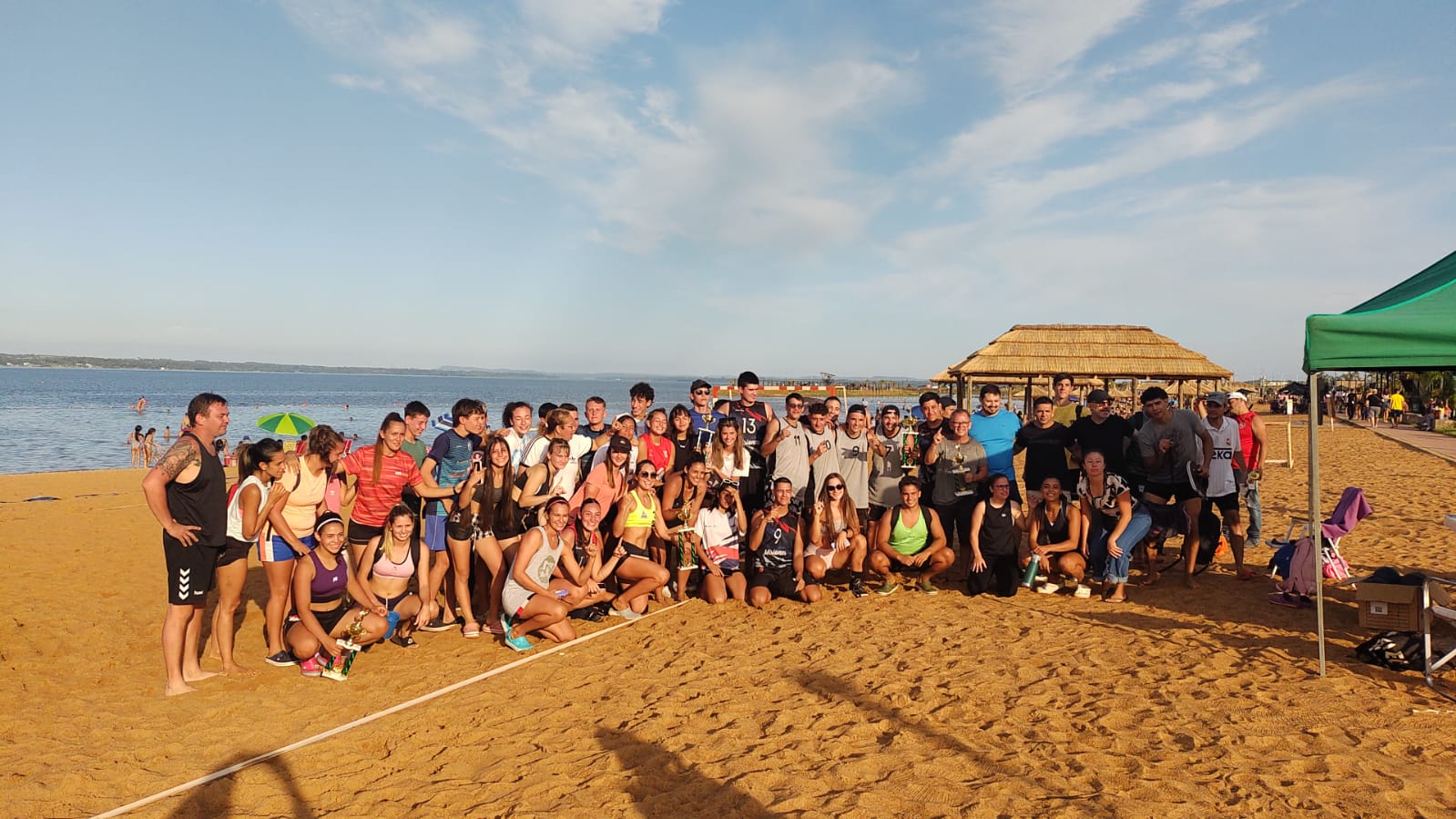 Handball de playa: Posadas Sporting Club y AEMO festejaron en Costa Sur imagen-1