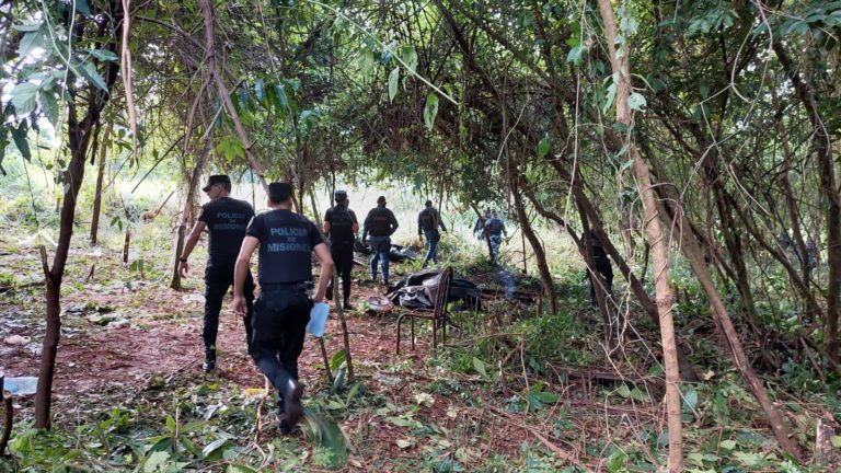 Con un gran operativo la Policía evitó la usurpación de una propiedad en Puerto Iguazú imagen-39