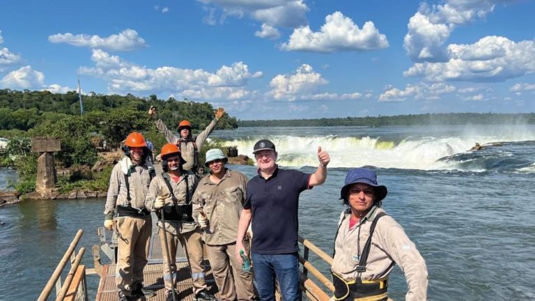 En tiempo récord reconstruyeron las pasarelas del balcón de la Garganta del Diablo imagen-28