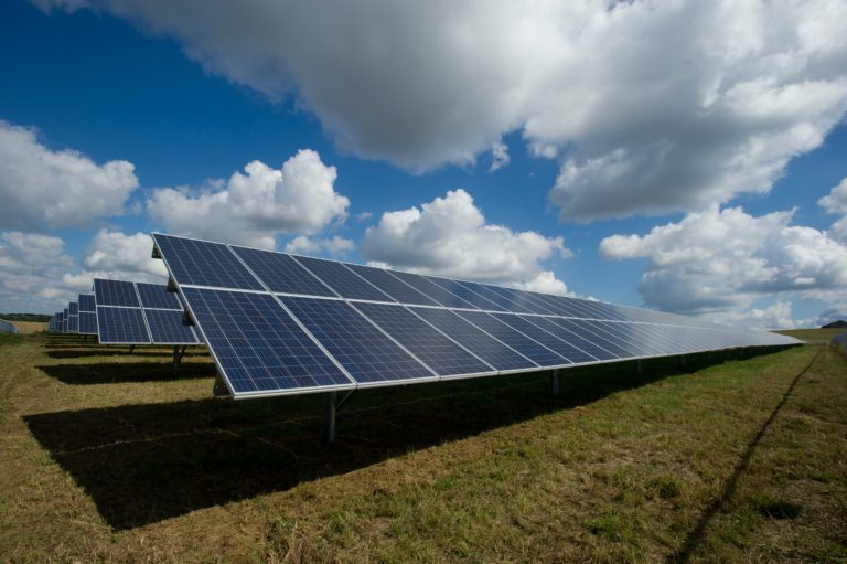 Las energías renovables tienen varias ventajas además del cuidado del ambiente. ¿Cuáles son? imagen-27