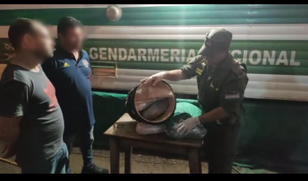 Gendarmería: detectaron a un pasajero ocultaba 5 kilos de marihuana dentro de dos bombos imagen-1