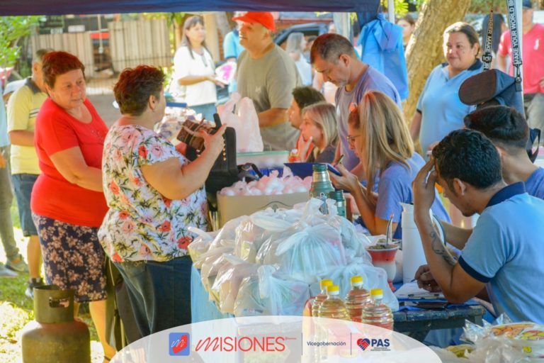 El Mercadito Solidario del P.A.S estuvo en la chacra 99 de Posadas imagen-17