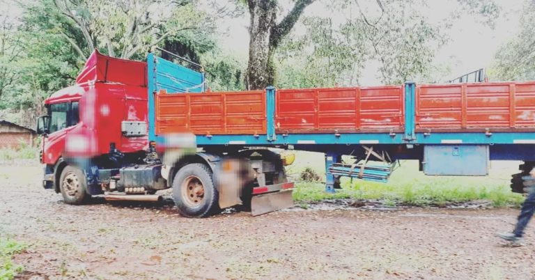 La Policía de Misiones recuperó un camión y 14 mil kilos de tabaco presuntamente robados imagen-19