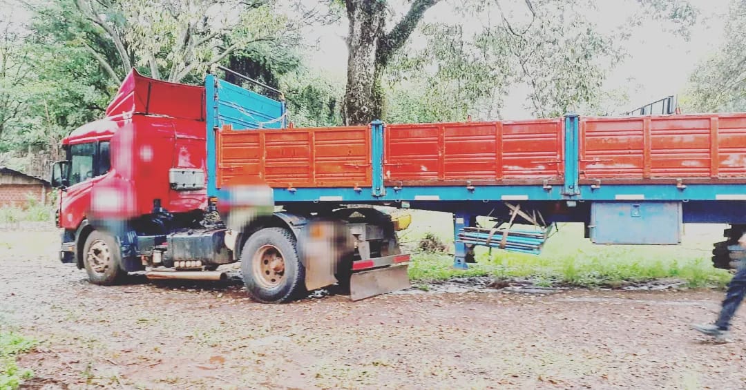 La Policía de Misiones recuperó un camión y 14 mil kilos de tabaco presuntamente robados imagen-1