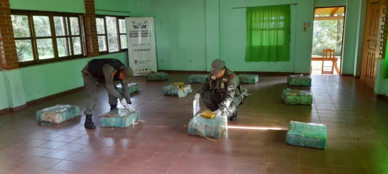 Incautan 311 kilos de marihuana abandonados entre la vegetación imagen-4