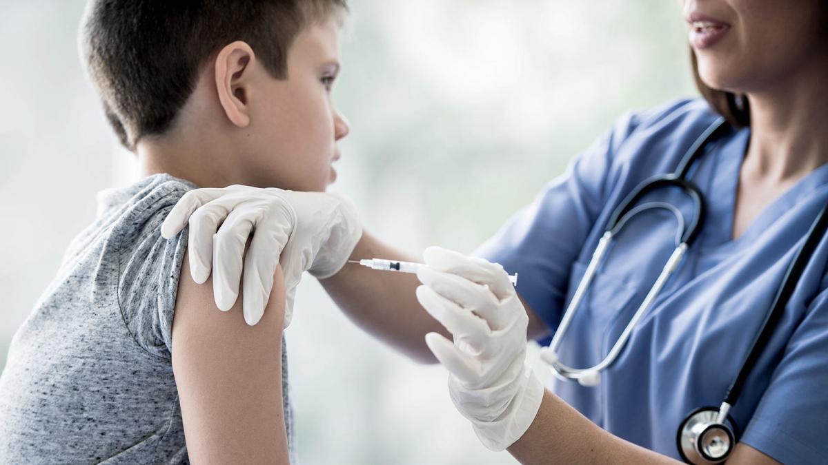 La OMS llama a "considerar" si se sigue vacunando contra la Covid a grupos de bajo riesgo imagen-1