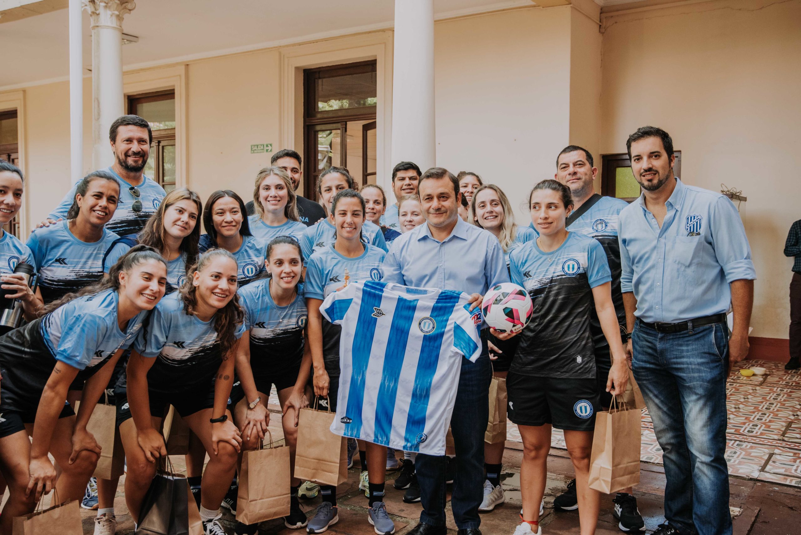 Al agasajar a las delegaciones del Mundial de Futsal el Gobernador instó a consolidar políticas a favor de la igualdad imagen-1