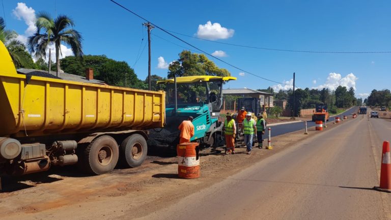 Travesía Urbana de Roca: avanza la pavimentación de las colectoras imagen-32