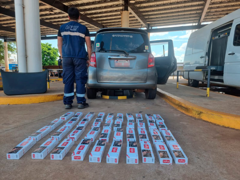 Secuestran en el puente San Roque González de Santa Cruz 7.700 paquetes de cigarrillos ingresados de contrabando imagen-28