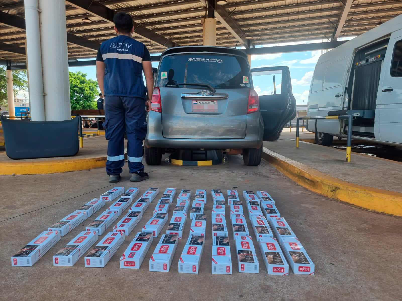 Secuestran en el puente San Roque González de Santa Cruz 7.700 paquetes de cigarrillos ingresados de contrabando imagen-1