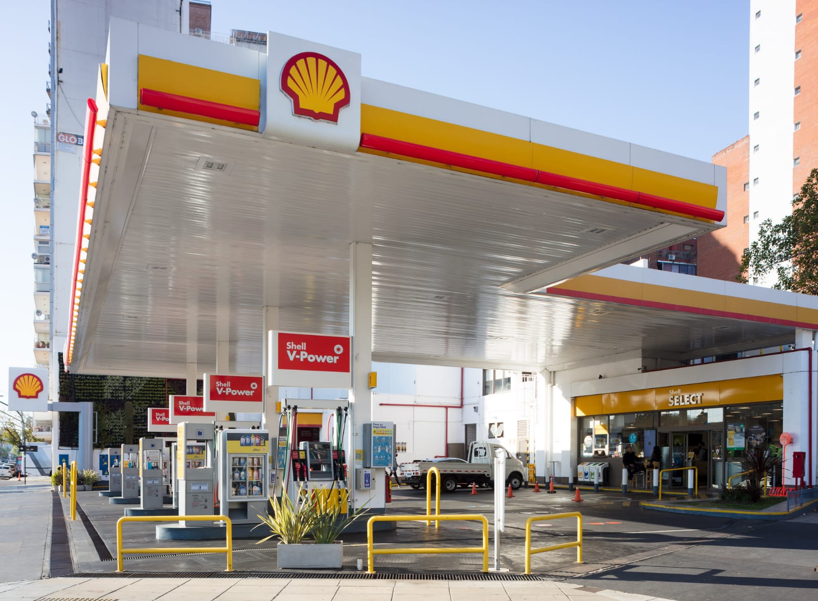 Shell subió 3,8% los precios de los combustibles imagen-1