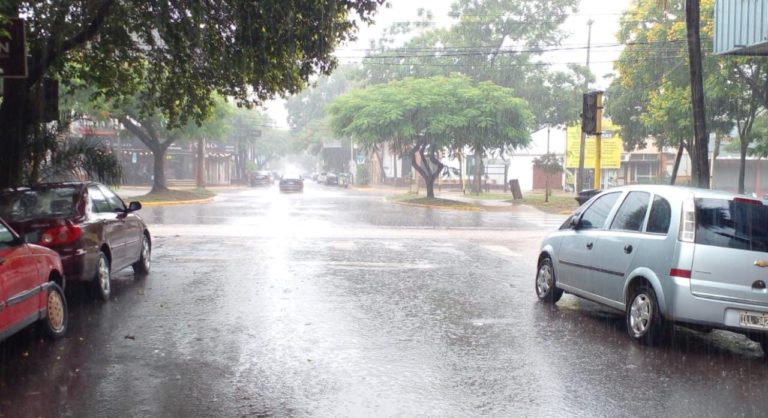 Tormenta ocasionó daños técnicos en semáforo céntrico imagen-32