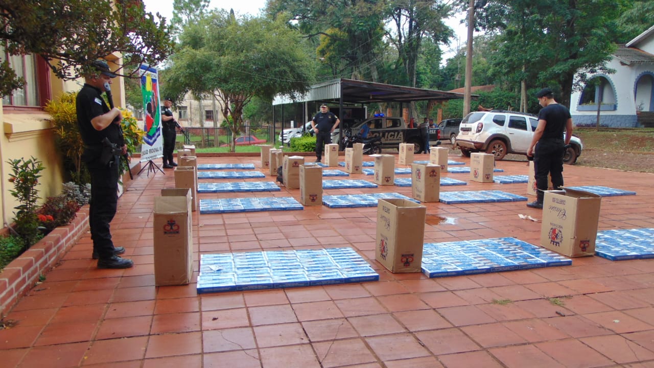 La Policía de Misiones secuestró un millonario cargamento de cigarrillos de contrabando imagen-1