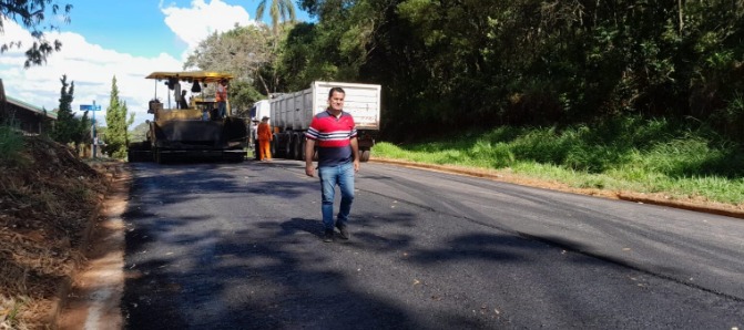 Avanzan las obras de asfalto sobre empedrado en calles de Irigoyen imagen-1