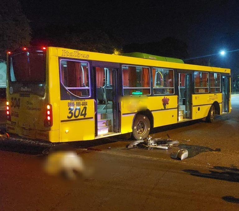 Falleció un motociclista tras colisionar contra un colectivo imagen-27