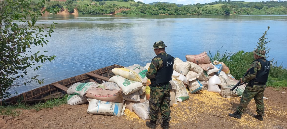 Secuestran más de 13 toneladas de soja y maíz en la costa del río Uruguay imagen-1