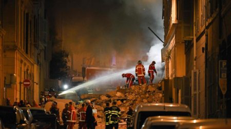 Sube a cuatro el balance de muertos por el derrumbe de un edificio en la ciudad francesa de Marsella imagen-6