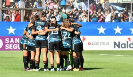 Fútbol femenino: Yamila Rodríguez ingresó desde el banco en la goleada argentina imagen-6