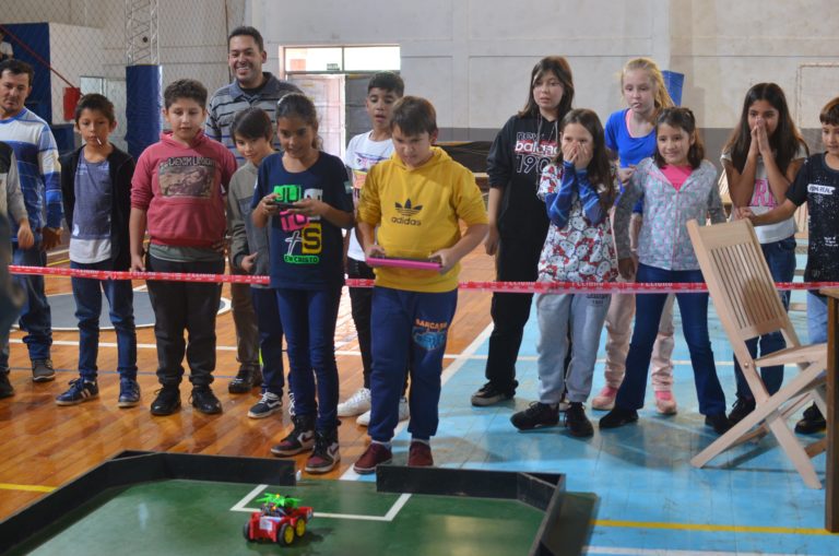 Con una competencia que reunió expertos y aficionados, arrancó la Copa Robótica Misiones 2023 en San Vicente imagen-31