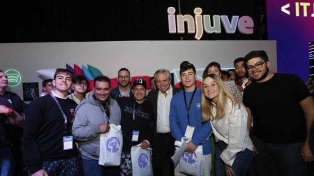 Más de 120 mil personas participaron de la Feria IT Joven que fue visitada por Fernández imagen-3