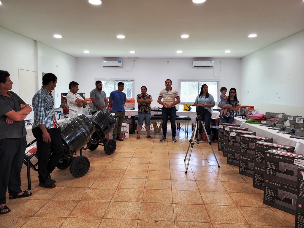 En Campo Viera entregaron elementos a 40 beneficiarios a través del “Banco de Herramientas” imagen-1