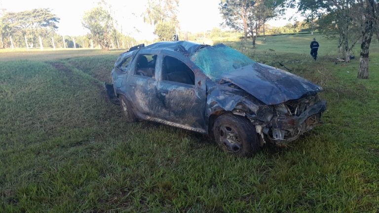 Campo Ramón: Una pareja despistó con su automóvil sobre la ruta provincial 103 imagen-27