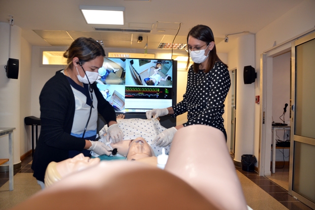 Unos 400 profesionales de la salud utilizaron el método de formación del Centro de Simulación del Hospital Materno Neonatal imagen-2