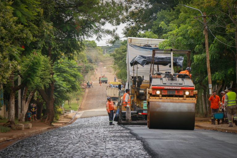 Vialidad trabaja simultáneamente en el asfaltado de 8 localidades imagen-39