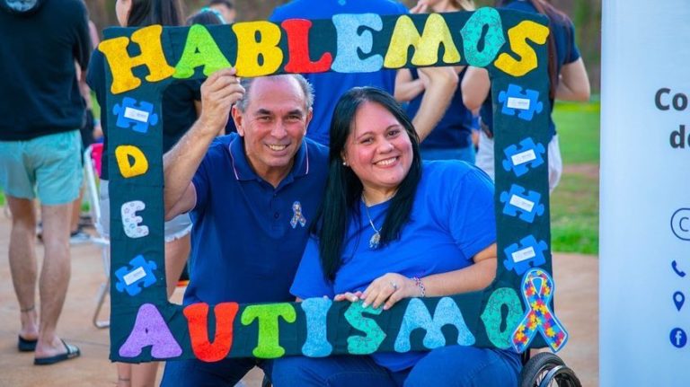 Posadas se vistió de azul para concientizar sobre el autismo imagen-17