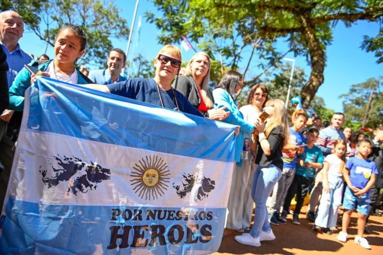 Malvinas: en San Vicente, Misiones honró a "los hombres y mujeres que con gran valentía defendieron a nuestro país en las Islas" imagen-16