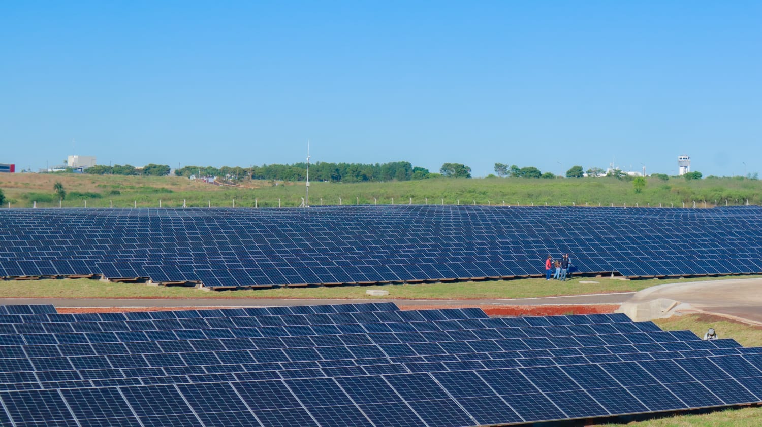 Ponen en marcha el Parque Solar Fotovoltaico "Silicon Misiones", de 5 megas, capaz de abastecer de energía a unas 2 mil familias de Posadas imagen-16