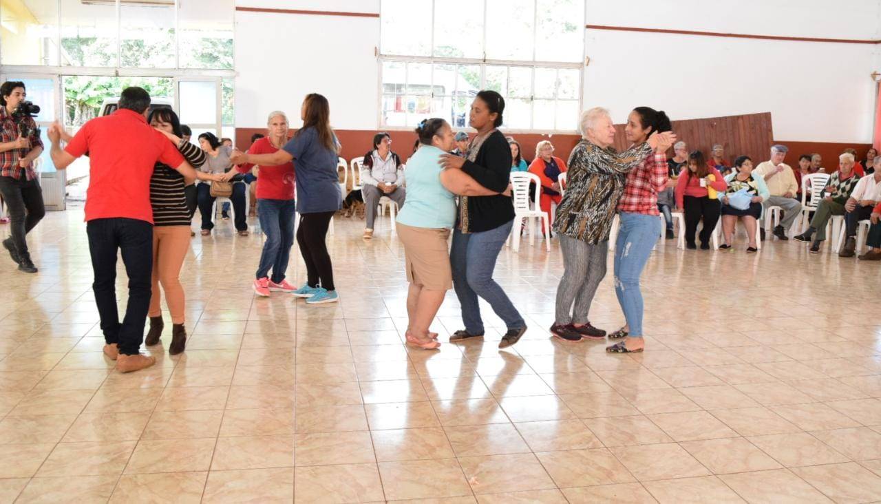 Alrededor de 80 adultos mayores de Guaraní participaron de la jornada "Mateando con los abuelos" imagen-1
