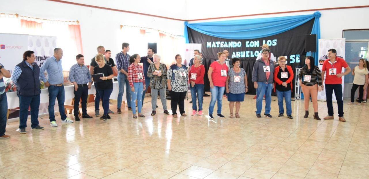 Alrededor de 80 adultos mayores de Guaraní participaron de la jornada "Mateando con los abuelos" imagen-8