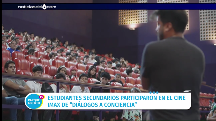 Más de 300 alumnos posadeños participaron de la proyección de la película Argentina 1985 y escucharon el testimonio una ex presa política imagen-1