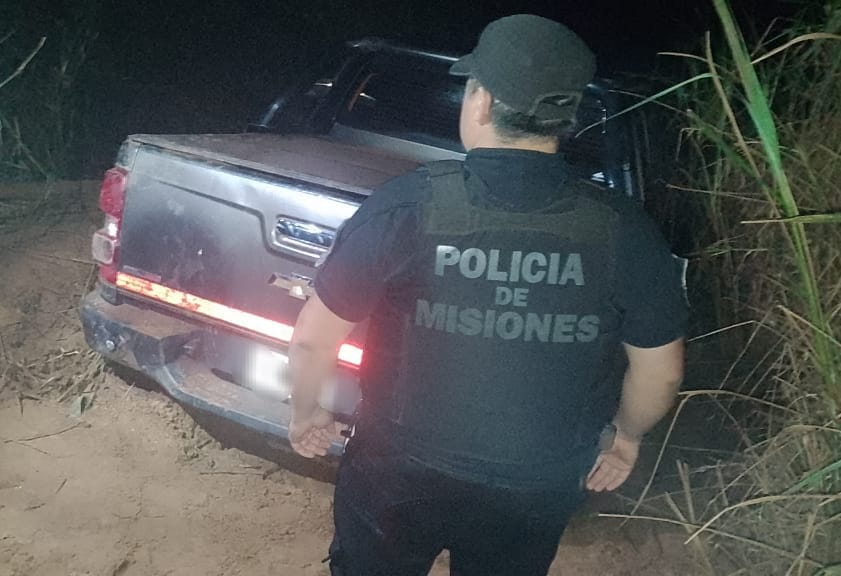 La Policía de Misiones frustró que una camioneta robada sea llevada en balsa a Paraguay imagen-1